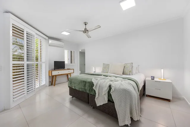 شقة بسرير كينج وسريرين منفصلين وسرير كوين بإطلالة على النهر بـ3 غرف نوم، NOOSA OUTRIGGER BEACH RESORT 7/10