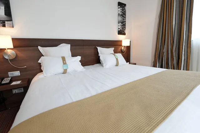 غرفة قياسية بسرير كينج، HOLIDAY INN MULHOUSE 4/10