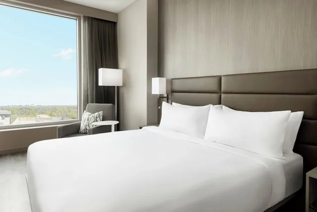 Room, King Bed, City View, Accessible, AC Hotel by Marriott Bethesda Downtown 2/5