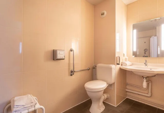غرفة بسرير كوين لذوي الإعاقة، B&B Hotel Toulon La Seyne Sur Mer 3/3