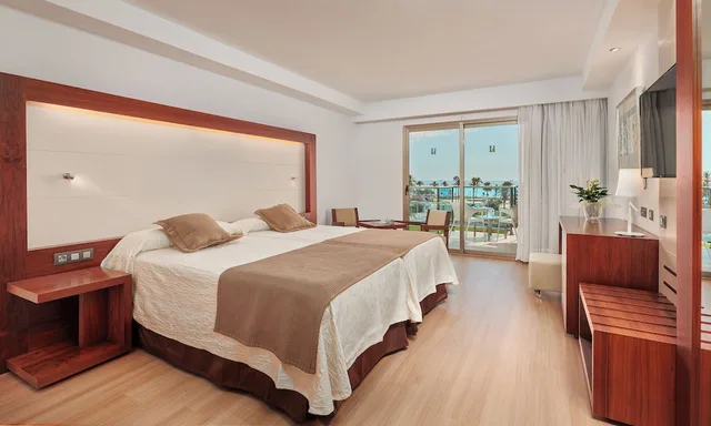 Junior Suite, Double Bed, Sea View, Sofa, Hipotels Cala Millor Park 2/7