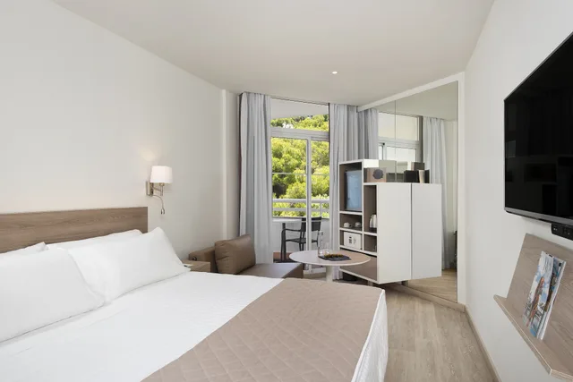 Melia, Guest Room, Twin Beds, Melia Cala Galdana 1/9