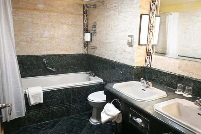 جناح جونيور بسرير كوين بمنطقة جلوس، Crowne Plaza Liverpool John Lennon Airport 8/10