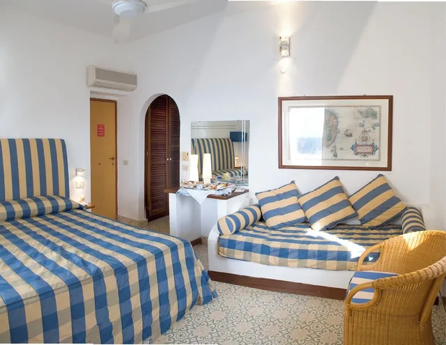 غرفة بسريرين منفصلين بإطلالة على البحر بشرفة، Hotel Cincotta 1/6