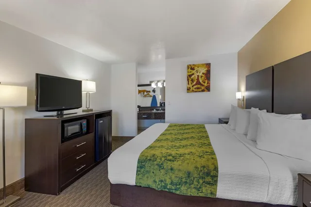 غرفة بسرير كينج مع أريكة، Best Western Mesquite Inn 2/3