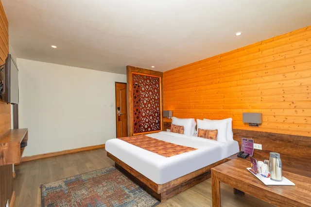 Executive, Double Bed, Yashshree Sanderling 1/10