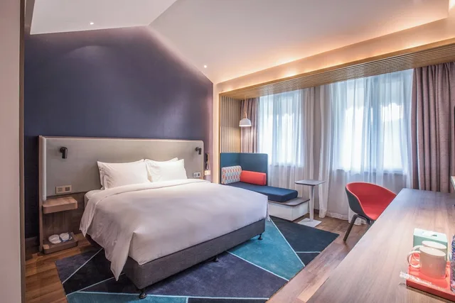 جناح بسرير كينج بمنطقة جلوس، Holiday Inn Express Guizhou Qinglong 1/1