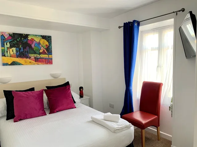 غرفة عائلية بسرير مزدوج مع أريكة، Sarum Hotel 1/10