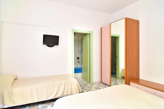 غرفة قياسية ثلاثية بسرير كوين وسرير فردي، Hotel Terme Oriente – Beach & SPA 3/8