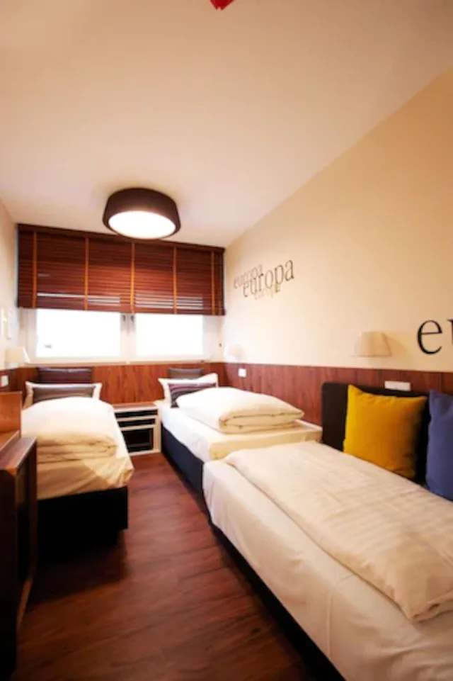 غرفة قياسية ثلاثية بسرير مزدوج وسرير فردي، Hotel Europa Life 1/2
