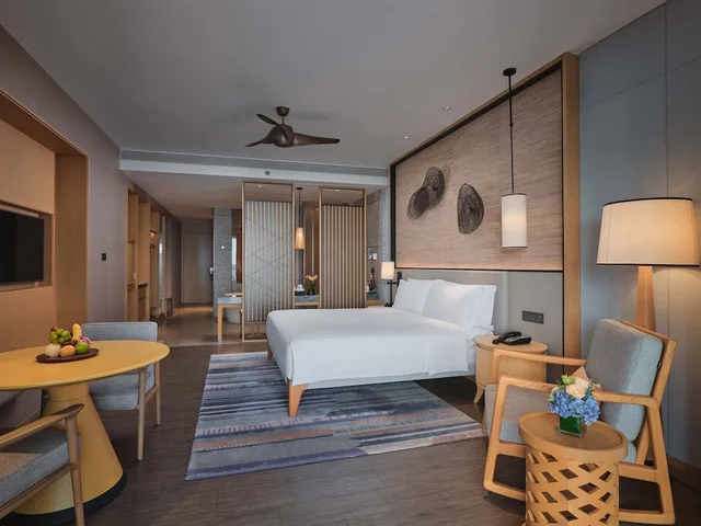 غرفة قياسية بسرير كينج بإطلالة على البحر، Crowne Plaza Sanya Haitang Bay Resort 6/10