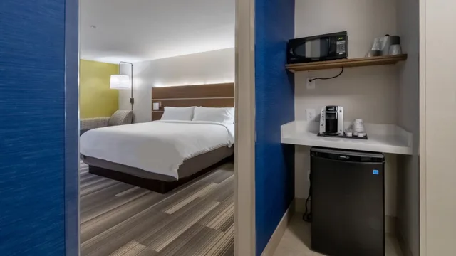 غرفة بسرير كينج، Holiday Inn Express Suites Marion 4/4