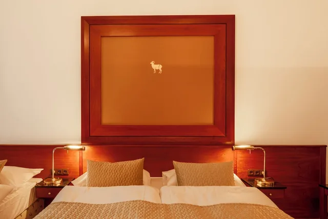 غرفة ديلوكس ثلاثية بسرير كوين وسرير فردي بإطلالة على المدينة بشرفة، Hotel La Bohemia 2/3