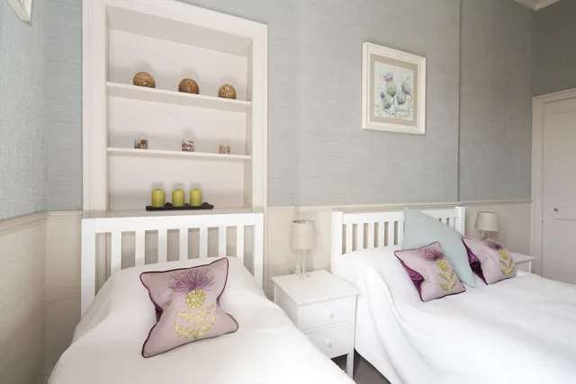 غرفة رباعية بسرير مزدوج وسريرين منفصلين، Sherwood Guest House 2/10