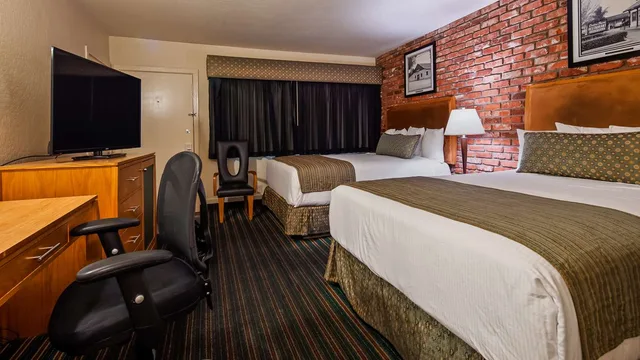 غرفة بسريرين كوين، Best Western Pine Tree Motel 2/4