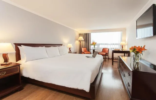غرفة بسرير كينج، Radisson Bogota Metrotel 1/2