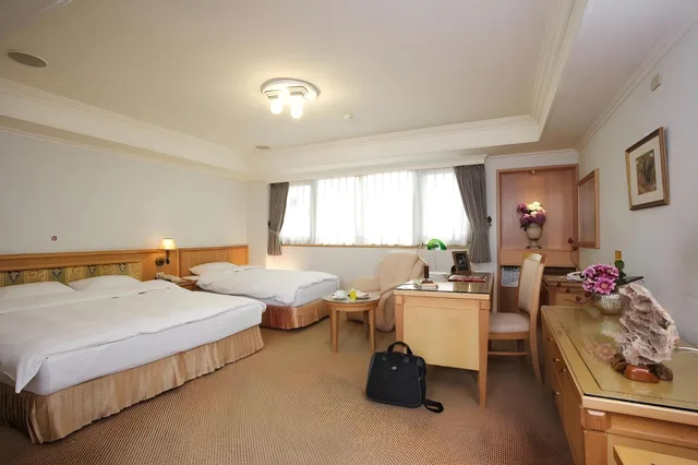 غرفة كلاسيكية ثلاثية، Kingdom Hotel 1/2