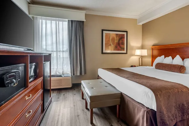 Room, King Bed, Best Western Fort Washington Inn 1/5