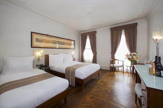 غرفة كومفورت ثلاثية بسرير كوين وسرير فردي، TAXIM LOUNGE HOTEL 3/10
