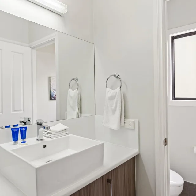 3 Bedrooms, Beach, Deluxe, Cabin, Discovery Parks - Adelaide Beachfront 5/10