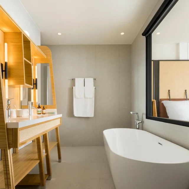 Premier, King Bed, Hot Tub, Terrace, FirstName Bordeaux 3/3