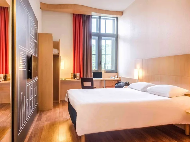 غرفة بسرير مزدوج وسرير فردي، Ibis Sarlat 3/10