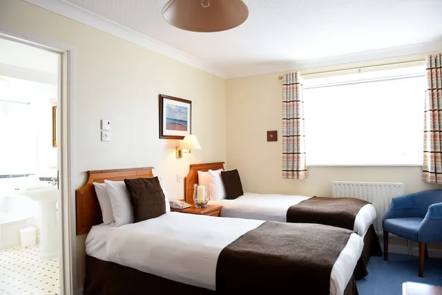 غرفة قياسية بسريرين منفصلين، Riviera Hotel Holiday Apartments Alum Chine 1/2