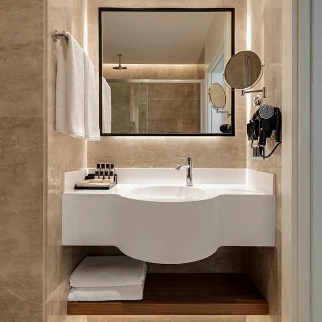 2 Bedrooms, Suite, King Bed, Gleam Collection Hotel 4/5