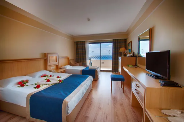 غرفة شهر العسل في المبنى الرئيسي، Utopia World Hotel 3/10