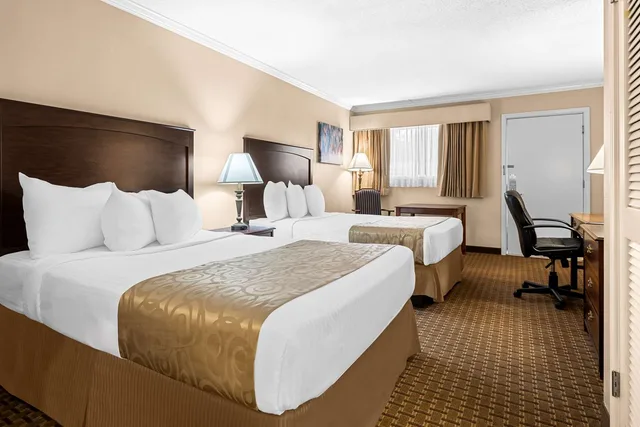 Room, 2 Queen Beds, Kitchenette, Best Western Forest Inn 2/5