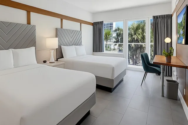غرفة سوبيريور بسرير كوين وسرير كوين بشرفة، The Garden Hotel and Resort 1/10