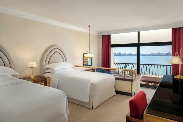 غرفة ديلوكس بسرير كينج بشرفة بإطلالة للمدخنين، Sheraton Grand Doha Resort & Convention Hotel 10/10