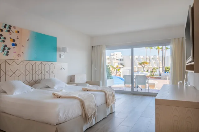 غرفة عائلية بإطلالة على البحر، Iberostar Waves Royal Andalus 1/7