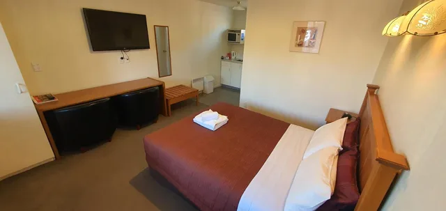 استوديو بجاكوزي، Rosewood Court Motel 2/10