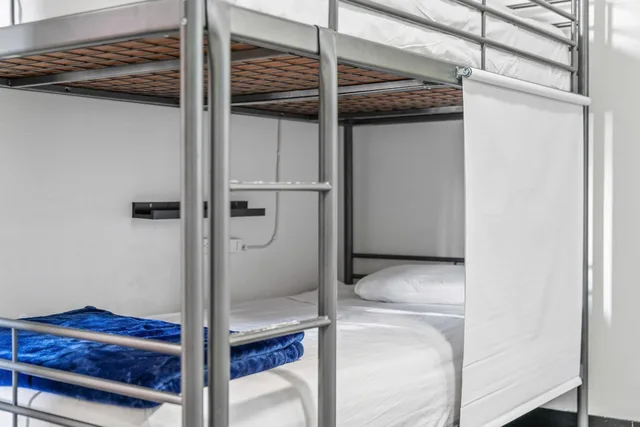 Private, Mixed Dorm, 8 Beds, Shared Bathroom، Samesun Hollywood (formerly Walk of Fame Hostel) 2/4