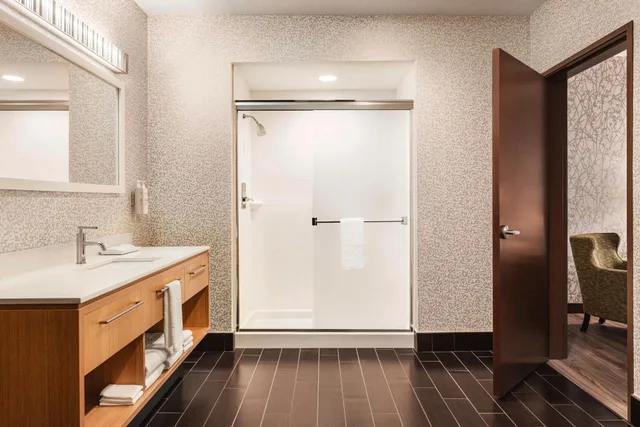 جناح بسرير كينج بغرفة نوم واحدة مع أريكة، Home2 Suites By Hilton Albuquerque/Downtown-University 4/7