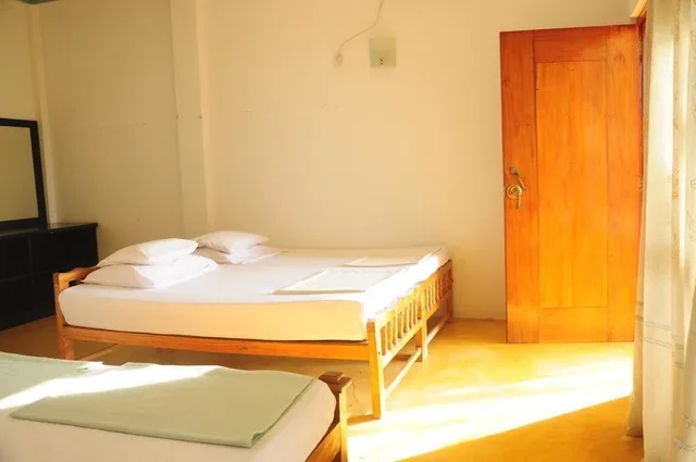 بنغل عائلي، Travellers Home Hotel 1/2
