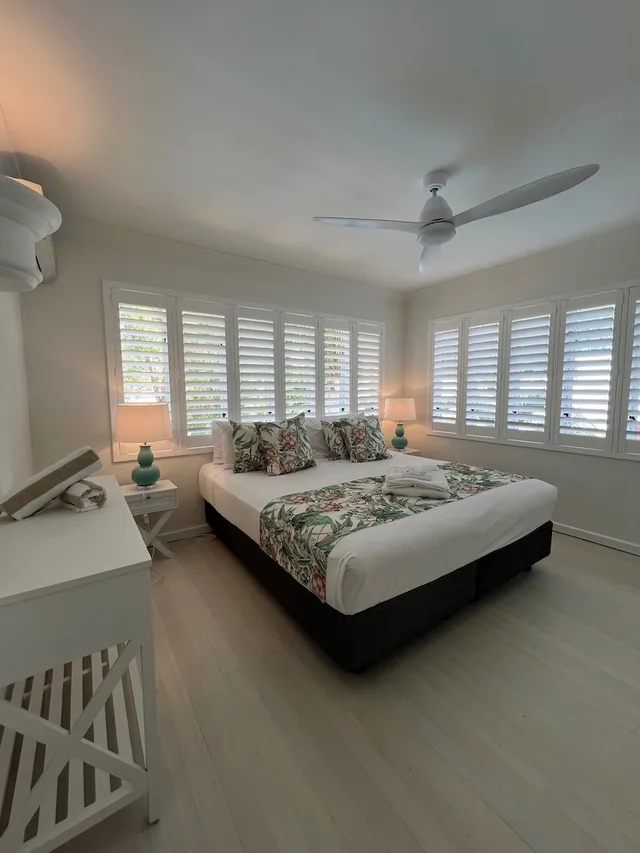 3 Bedrooms, Twin Beds, 2 King Beds, Beach View, Beachview Apartments at Villa Paradiso 4/6