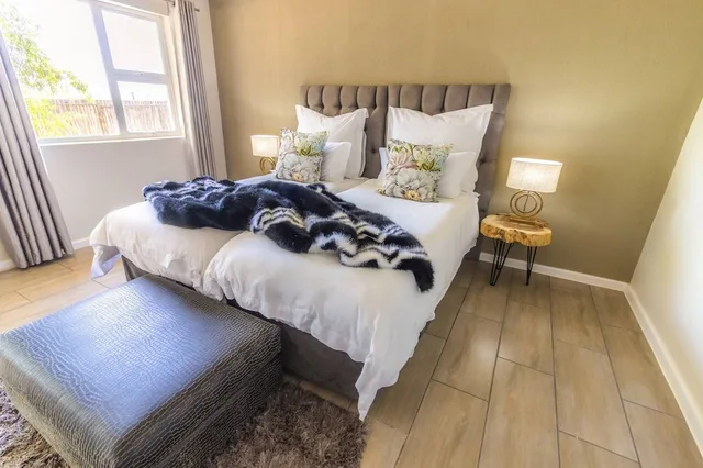 Comfort, Twin Beds, Patio, Courtyard Area، Val de Vine 1/3