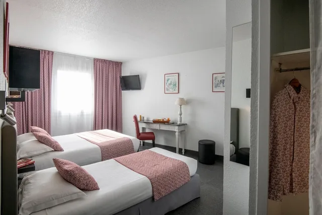 غرفة سوبيريور ثلاثية، Hotel du Forum 2/10
