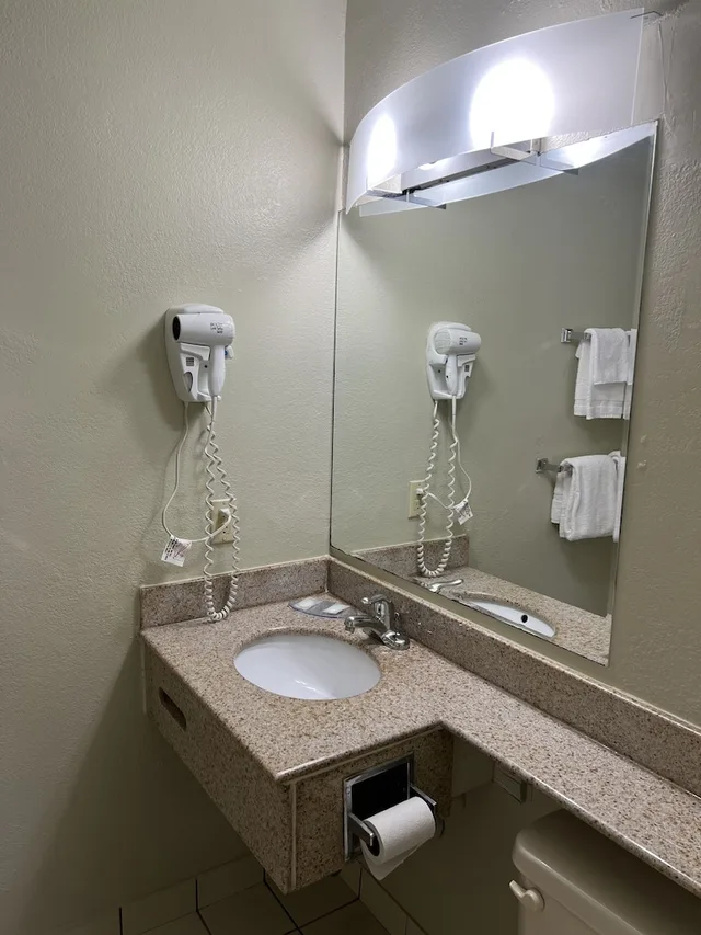 غرفة قياسية مفردة بسرير كينج، Executive Inn Schenectady 7/8