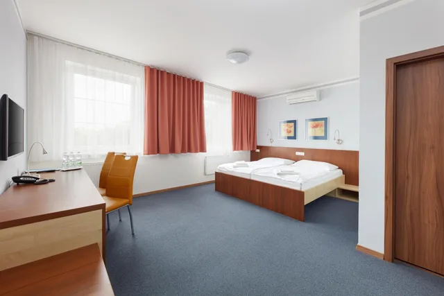 غرفة بسرير مزدوج أو سريرين منفصلين مع سرير إضافي، Hotel Nikolas 7/10