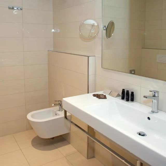 جناح جونيور، Hotel President Lignano 4/6