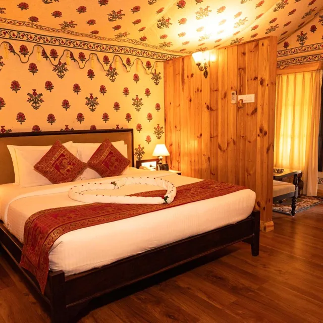 Super Luxury Cottage، Om Vilas Benares 1/9