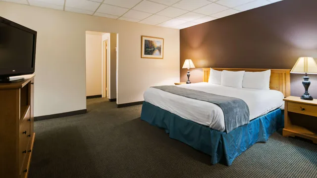 Room, King Bed, Exterior Entrance, Ground Floor، Best Western Lee's Motor Inn 2/7
