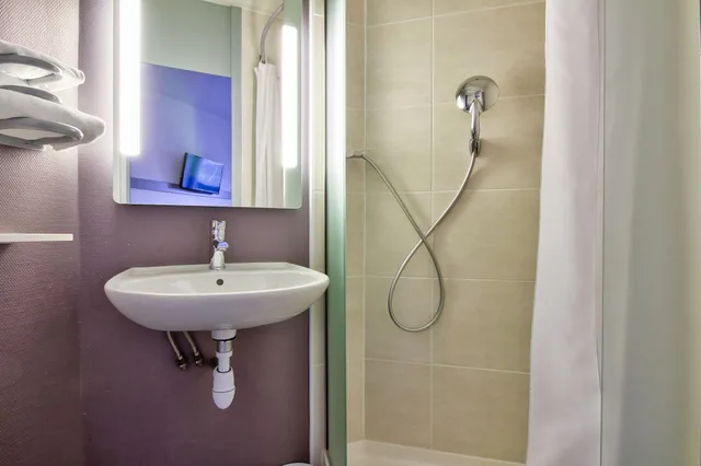 غرفة بسريرين منفصلين، B&B HOTEL Beaune Sud 2 4/5