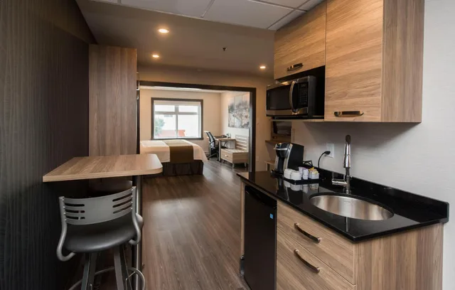 Suite, King Bed, Murphy Bed, Queen Bed، Quality Suites Drummondville 9/9