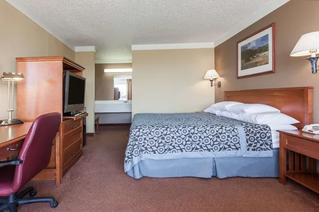 غرفة بسرير كينج لذوي الإعاقة، Days Inn By Wyndham Hillsboro Tx 2/4