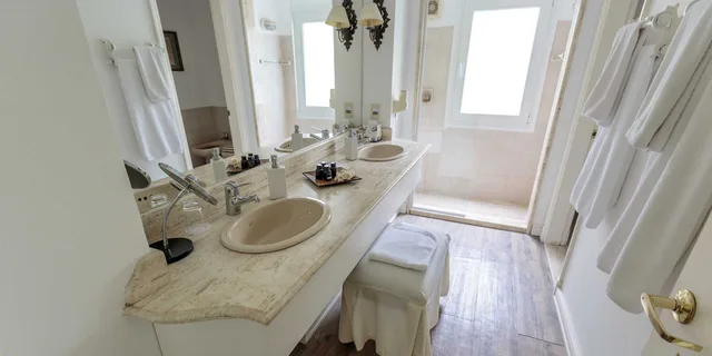 Petite, Suite, King Bed، LAuberge 7/8