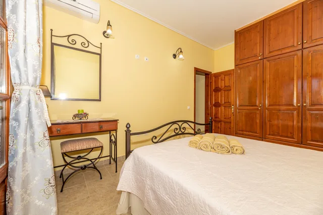 شقة بسريرين مزدوجين بغرفتي نوم مع أريكة في الطابق الأرضي، Arazzo Holiday Apartments 6/8